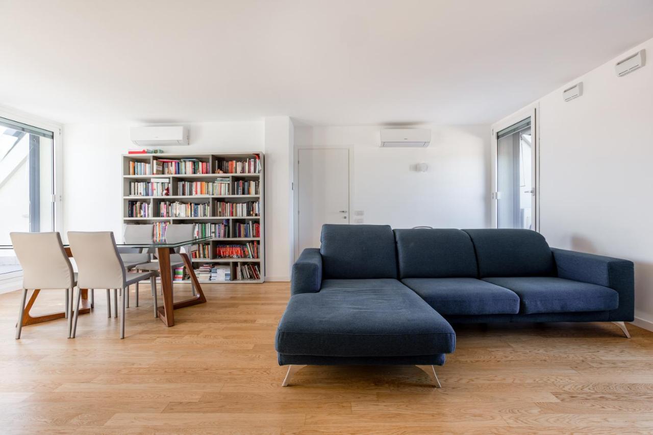Modern With Terrace, Wifi & Ac Apartment Mailand